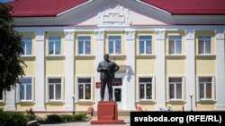 Цэнтральная плошча ў Воранаве (Вярэнаве) Горадзенскай вобласьці. Ілюстрацыйнае фота