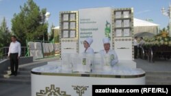 "Просветительское" мероприятие о пользе лекарственных трав описанных в книге президента Туркменистана Г.Бердымухамедова, Ашхабад    