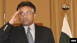 آقای مشرف از سال ۱۹۹۹ و پس از انجام یک کودتای بدون خونريزی در پاکستان قدرت را در دست دارد.