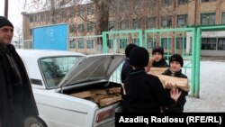 Atasının maşınına evlərindən xeyli odun qoyub gətiriblər