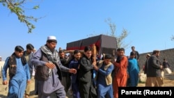 Представники Enikass TV повідомили, що загиблим було 18-20 років – вони недавно закінчили середню школу.