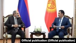 Президент Садыр Жапаров менен Армениянын премьер-министри Никол Пашинян. 
