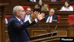 Armenia - Prime Minister Nikol Pashinian speaks during his government's question-and-answer session in parliament, December 3, 2025.