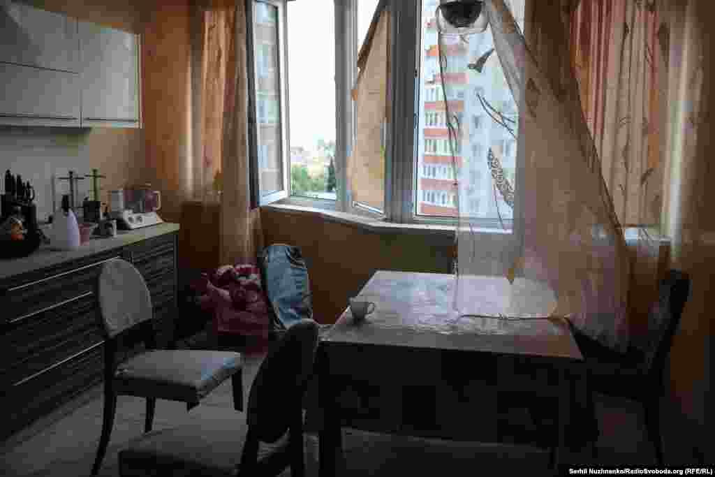 Вилетіли вікна...