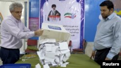 دوازدهمین دوره انتخابات ریاست جمهوری اسلامی ایران، جمعه ۲۹ اردیبهشت برگزار خواهد شد.