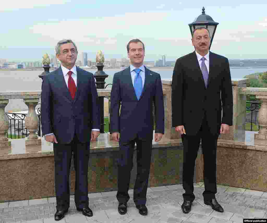 Россия -- Трехсторонняя встреча президентов России, Армении и  Азербайджана в Казани, 24 июня 2011 - Russia -- Trilateral meeting of Russian, Armenian and Azerbaijani presidents in Kazan, 24Jun2011