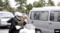 خودروی حامل ملوان ها در راه فرودگاه مهرآباد در تهران