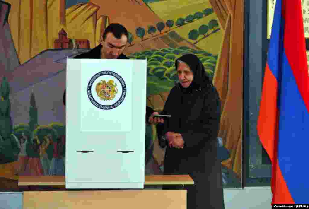 Armenia -- Presidential elections, 18Feb2013