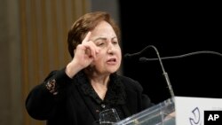 شیرین عبادی می‌گوید هرچند آقای خامنه‌ای ظاهراً اعلام می‌کند که مخالف مذاکره است، ولی پنهانی در حال مذاکره است. البته مذاکرات آن‌ها هنوز به نتیجه مطلوب نرسیده است