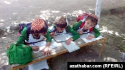 Школьники Туркменистана