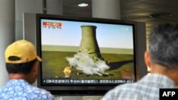 صحنه ای از نابودی برج خنک کننده راکتور اتمی یونگ بیون در کره شمالی.(عکس: AFP)