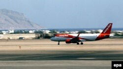 Літак британської авіакомпанії Easyjet на злітній смузі у Шарм-ель-Шейху, 6 листопада 2015 року 