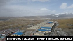 Кумтөр кениндеги жумушчулар шаарчасы.