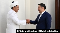 Кыргызстандын муфтийи Замир Ракиев президент Садыр Жапаров менен жолугушту. 