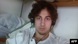 Дээрлик 8,5 жыл мурдагы Бостондо болгон жардырууга айыпталган Жохар Царнаев.