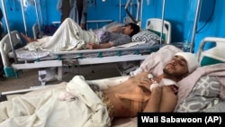 Օդակայանի տարածքում պայթյուններից տուժածները բուժօգնություն են ստանում հիվանդանոցում, Քաբուլ, 27 օգոստոսի, 2021թ.