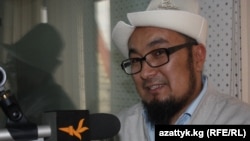 Муфтий Чубак ажы Жалилов "Азаттыктын" студиясында.  