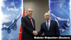 Орусиянын президенти Владимир Путин менен Түркиянын лидери Режеп Тайып Эрдоган. Москва. 27-апрель, 2019-жыл.  