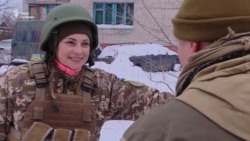 Зв’язкова з Донбасом. Навіщо киянка стукає у двері до міністрів (відео)