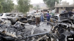 انفجار یک بمب کنار جاده که یک گشت پلیس را هدف قرار داده بود، یک سرباز عراقی را از پای در آورد و ۴ عابر غیر نظامی را زخمی کرد.