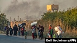 Цивільні тікають із зони бойових дій на півночі Сирії, 9 жовтня 2019 року