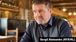 Власник ресторану Якуб Олберт вважає обмежувальні заходи неправильними і працює попри офіційну заборону