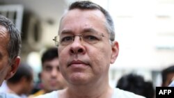 اندرو برانسون در پی کودتای نافرجام سال ۲۰۱۶ به اتهام «جاسوسی» و «تروریسم» بازداشت شد.