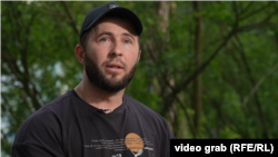 Український військовий Євгеній «Хамзат» Кравчук під час інтерв’ю Радіо Свобода. Київ, серпень 2025 року