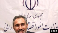 به گفته معاون وزیر اقتصاد،«گرچه جدایی از دنیا، آسیب‌هایی برای ایران داشته، اما ایران از آسیب‌های کنونی جهان در امان مانده است».(عکس: مهر)