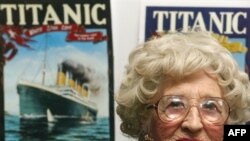 «ميلوينا دين» ۹۶ ساله هنگام غرق كشتى تايتانيك نوزادى دوماهه در آغوش مادرش بود.