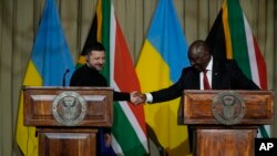 Украинанын президенти Владимир Зеленский менен Түштүк Африка республикасынын мамлекет башчысы Кирил Рамафоса. 24-апрель, 2025-жыл. Претория.