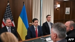 Марко Рубио (в центре) на переговорах с украинской делегацией