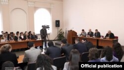 Встреча премьер-министра Армении Тиграна Саргсяна со студентами ЕГУ, Ереван, 4 мая 2011 г.