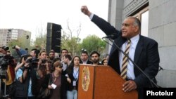 Արխիվ –– Րաֆֆի Հովհաննիսյանի հանրահավաքը Երեւանի Ազատության հրապարակում