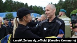 Звільнених військових доправлять до медичних центрів для проходження обстежень та подальшого лікування і медичної реабілітації, додає штаб