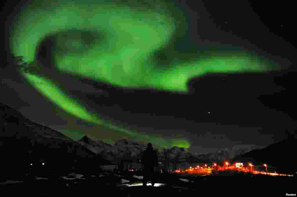 25 гыйнварда Норвегиянең Тромсо шәһәре янында күк балкышы.