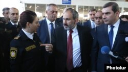 Armenia - Prime Minister Nikol Pashinian visits a customs terminal in Yerevan, April 9, 2019.
