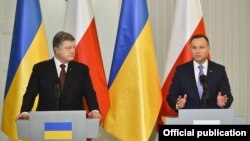 Президент України Петро Порошенко (ліворуч) та президент Польщі Анджей Дуда. Варшава, 2 грудня 2016 року (ілюстраційне фото)