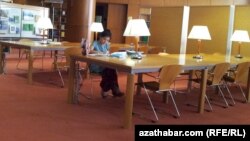 Türkmenistandaky kitaphanalaryň biri.