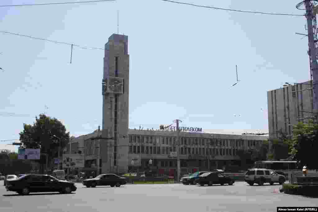 Правительство отказалось от своего решения приватизировать &quot;Кыргызтелеком&quot; вместе с радиорелейными магистралями телевидения и радиовещания.