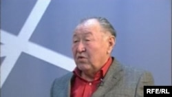 Коомдук ишмер жана жазуучу Казат Акматов 