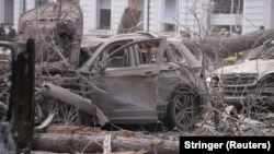 13 квітня внаслідок обстрілу Сум загинули двоє хлопців віком 11 і 17 років, поранені 15 дітей