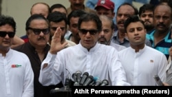 Імран Хан – популярний колись у Пакистані гравець в крикет, одного з найпоширеніших видів спорту в країні