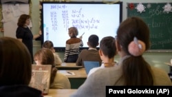 Дарс дар яке аз мактабҳои Маскав. 18 январи соли 2021