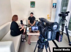 Зорик Зыгбин во время записи для подкаста "Неидеальный спорт"