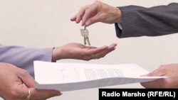 The signing of the contract at the notary