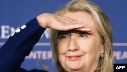  Iаьмеркан Цхьаьнатоьхна Штаташ --Пачхьалкхан секретарь Клинтон Хиллари Вашингтонерчу Карнеги цIарахчу Фондан цIийнахь "ДуьнентIехь нахана дин лело болу аьттонаш" цIе йолу рапорт кечъеш дакъалоцуш, 30Тов2012