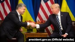 Президент України Петро Порошенко і президент США Дональд Трамп (праворуч). Нью-Йорк, 21 вересня 2017 року 