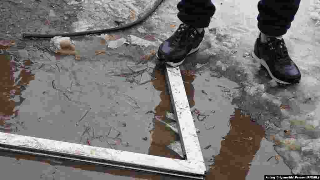 Обломок стеклопакета.&nbsp;