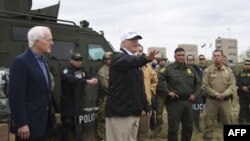 АКШ президенти Дональд Трамп чек арага жакын жайгашкан Мак-Аллен шаарчасында, 10-январь 2019-жыл.